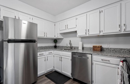 Brookhaven House | Charming Private Oasis - close to airport, mall, and downtown.