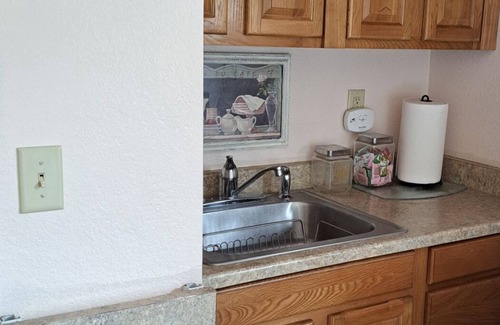 Humboldt Hill Apartment | Charming Private Studio with hot tub.