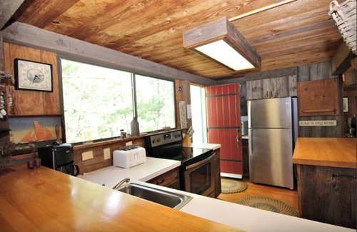 Indian Neck Heights House | Charming Private Wellfleet Vacation House Walk to Beach