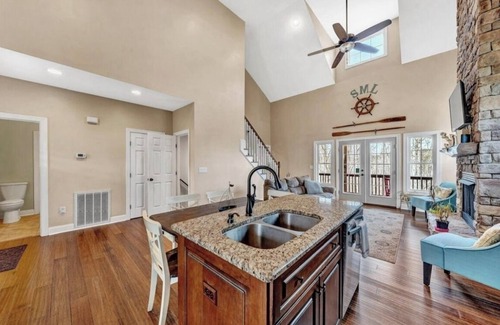 Wirtz House | Charming Private Yet Convenient Lake Front 4-bedroom house in Wirtz