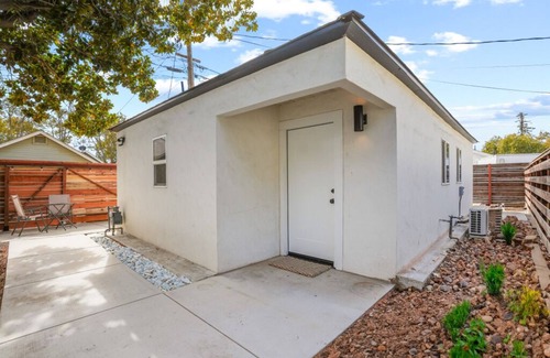Turlock Apartment | Charming professionally designed studio in pleasant Turlock