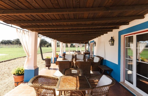Ermidas-Sado Apartment | Charming Farm House With Pool
