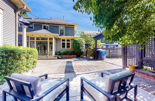 Queen Anne Apartment | Charming Queen Anne Studio w/Serene Garden, 1 Block to Kerry Park
