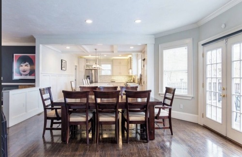 Medford House | Charming Queen Anne Victorian in Excellent Location, 3 bedrms, office, WIFI&More