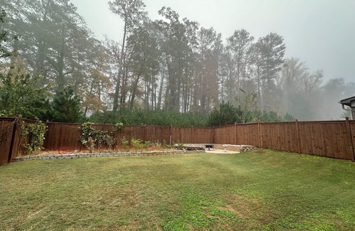 Mableton House | Charming queen bedroom suite with private & peaceful backyard near Atlanta