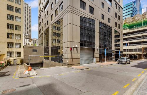 Auckland Central Business District Apartment | Charming Queen Street apartment