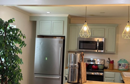 Colonial Oaks House | Charming Quiet 1-bedroom 1 bath ADU with AC, WiFi in Savannah