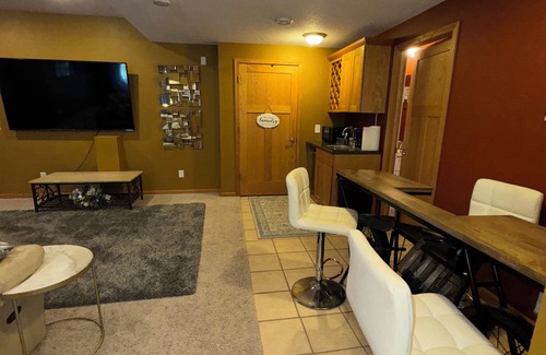 Woodbury House | Charming & Quiet 1-bedroom house in wonderful Woodbury