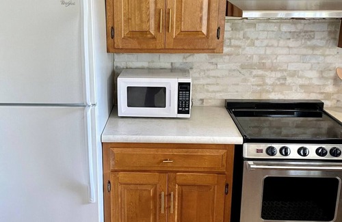 Walnut Creek House | Charming & quiet 2-bedroom house with WiFi and AC in Walnut Creek