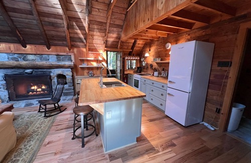 West Point Cottage | Charming, quiet 3-BR cottage; private access to cove and forest trails