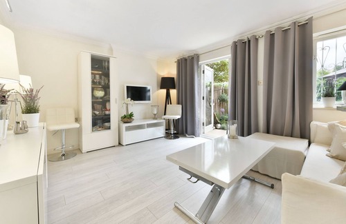 Wandsworth House | Charming quiet house with garden and parking