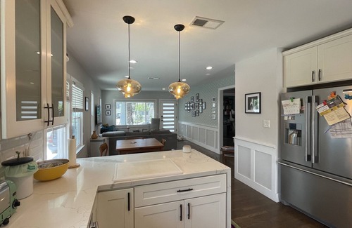 Oakland House | CHARMING & QUIET ONE BEDROOM /ONE OFFICE OAKLAND CRAFTSMEN HOME