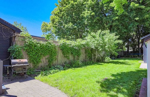 Lawrence Park South House | Charming, Quiet & Private Ground Floor Suite - Prime Location, Full comfort