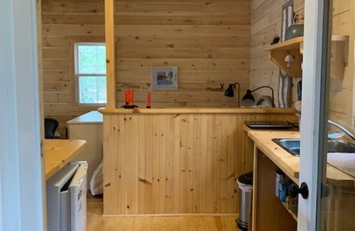 West Nipissing Cabin | Charming, quiet & rustic cabin on the French River with enclosed porch and deck