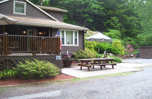 Bedford Cottage | Charming, quiet, riverfront, scenic, private
