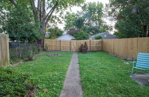 Schnitzelburg House | Charming Quiet Urban Retreat Near Restaurants and Bars in Germantown
