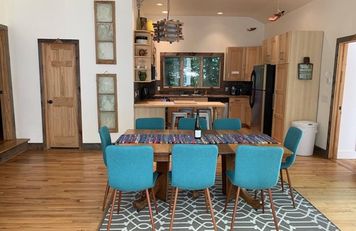 Livingston Manor House | Charming, Quiet Country House that is Open to the Outdoors