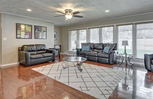 Omaha House | Charming Ranch House With Excellent Location, Comfortable and Cozy, Free WIFI