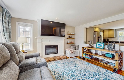 Yarmouth Port House | Charming ranch with granite kitchen, AC, deck, firepit, & private yard