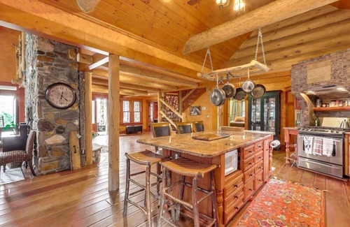 Suches House | Charming Ranchhouse Voted most Beautiful trout stream, fishing swim lake, horses