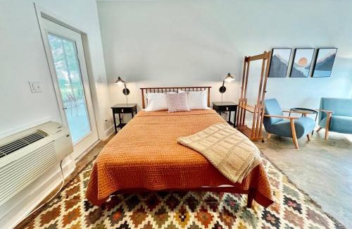 Smithville Apartment | Charming Red Owl Courts Studio