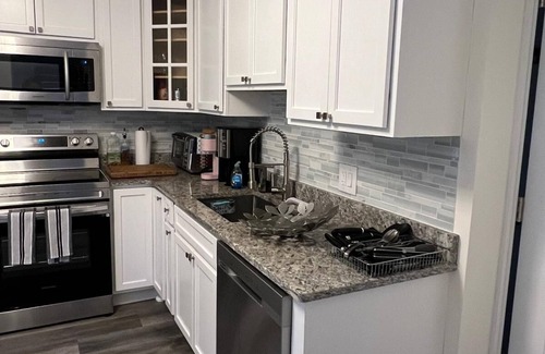Ellenville House | Charming Red townhome in Ellenville, NY, WiFi and AC