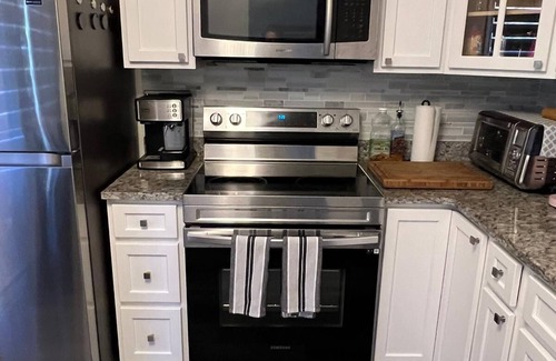 Ellenville House | Charming Red townhome in Ellenville, NY, WiFi and AC