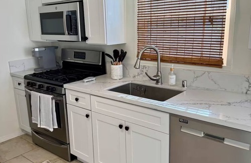 Carlsbad House | Charming & Relaxing Getaway: Mins to Beach - Patio 5 star Location