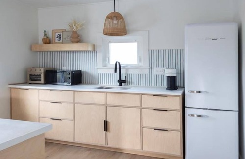 Cape May Point Cottage | Charming Remodeled Carriage House close to beach.