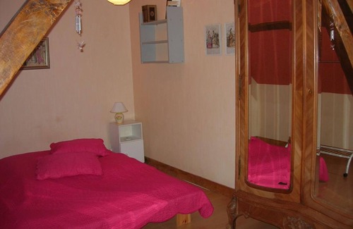 Neung-sur-Beuvron Cottage | Charming Renovated House with Spacious Garden near Château de Chambord and Beauval Zoo