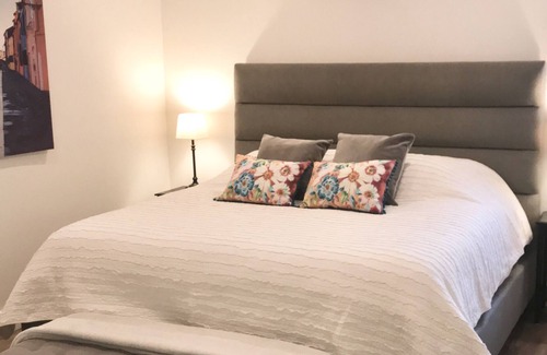 District of North Vancouver Apartment | Charming renovated unit few minutes away from Ski resorts