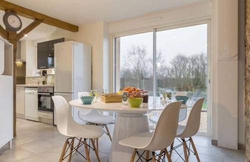 Nort-sur-Erdre Cottage | Charming Renovated Barn with Private Pond near Nantes