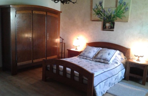 La Berthenoux Bed & Breakfast | Charming renovated guest room with parking in La Berthenoux