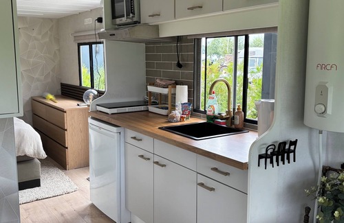 Municipality of Heerhugowaard House | Charming, renovated mobile home on a spacious, green plot