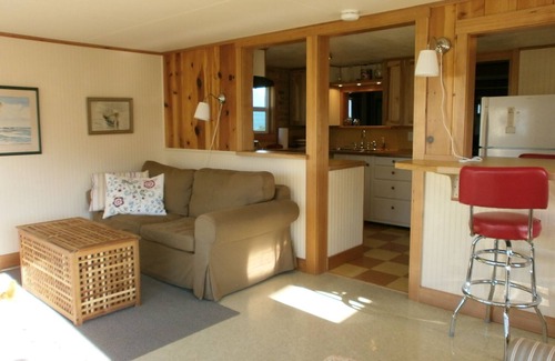 Yachats House | Charming Renovated 1922 Bungalow in Heart of Yachats Village
