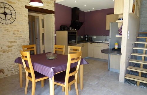 Bourneau Cottage | Charming Renovated Barn with Large Garden, Near Baroque Festival