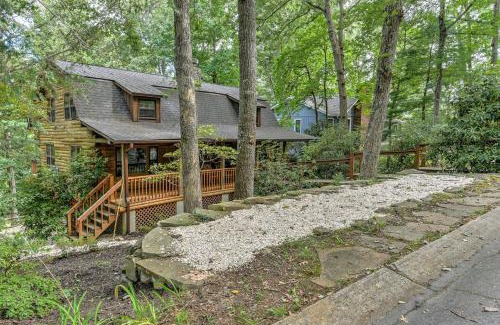 Royal Pines House | Charming Renovated Cabin with Fireplace
