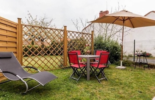 Clisson Cottage | Charming Renovated Cottage in Medieval Clisson with Terrace, Garden, and Modern Amenities