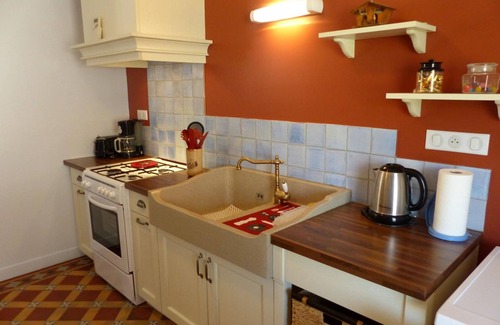 Molinet Cottage | Charming Renovated Cottage with Terrace, Modern Amenities, and Close to Major Attractions