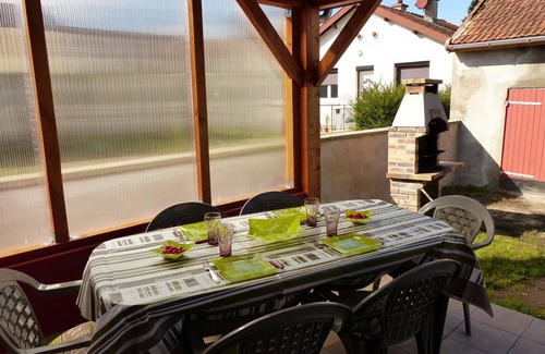 Molinet Cottage | Charming Renovated Cottage with Terrace, Modern Amenities, and Close to Major Attractions