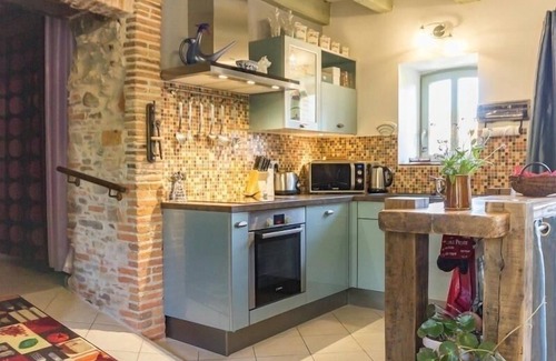 Rouans Cottage | Charming Renovated Cottage: WiFi, Baby Gear, Wheelchair Accessible, Pet Friendly
