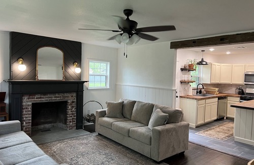 Pryor House | Charming Renovated Cottage
