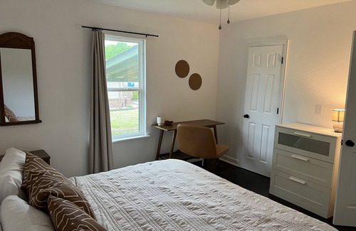 Pryor House | Charming Renovated Cottage