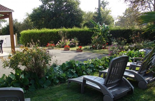 Aizenay Cottage | Charming Renovated Farmhouse with Garden, WiFi, and Close to Trails