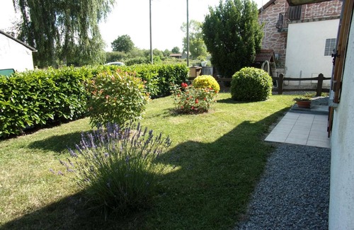 Verneix Cottage | Charming Renovated Farmhouse with Garden, Terrace, and WiFi - Pet Friendly