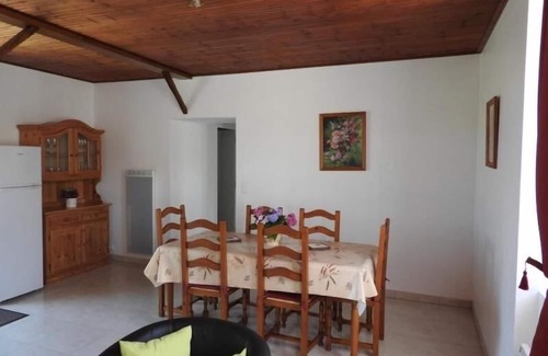 La Garnache Cottage | Charming Renovated Cottage with Terrace, Garden & WiFi - 3 Bedrooms, Sleeps 6