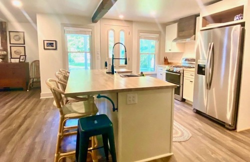 Madison House | Charming renovated historical farmhouse in the heart of wine country!