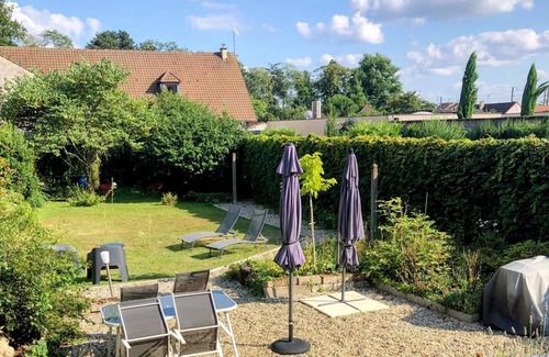 Moulins Cottage | Charming Renovated Home: Garden, Modern Comfort, Near Historic Moulins, Bikes Welcome