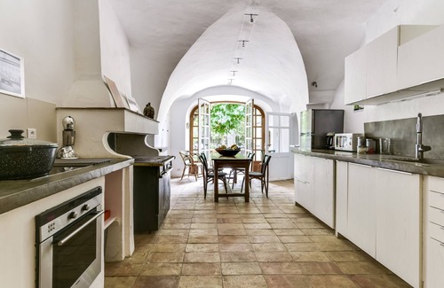Puyvert House | Charming Renovated Old House next to Lourmarin with swimming pool and A/C