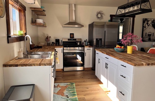 Mount Clare House | Charming Renovated Schoolhouse Retreat – 2BR + Office, Spacious Yard